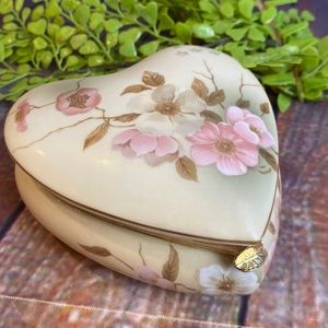 Victorian Garden Heart Jewelry Box exclusively for Hummelwerk Dogwood collection